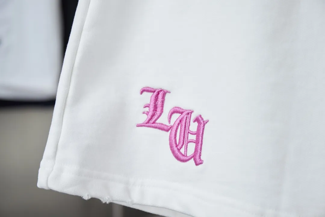 🅿️210 Ch*ome Hearte 2025ss new shorts Honbu patch pink embroidered shorts light luxury essential item for daily commuting for men and women Correct version Welcome to compare Detailed features · Made of 380g pure cotton health cloth fabric · Imported Tajima machine embroidery Honbu patchwork pink embroidered shorts with pink contrasting thread • Ready-made clothes are washed, worn and handmade • Hand-sewn Ch*ome Hearte hardware · Mold customization of the original logo-engraved hanging clock · Loose-waisted trousers · Double-needle stitching across seams · Original main mark, washed tag, moisture-proof paper packaging Color: Black/White Size: S M L XL